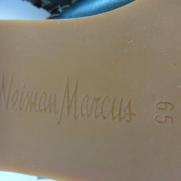 Neiman Marcus Gabriel  women's black sandals 6 &1/2 , lace stitching, classy, - Picture 7 of 7